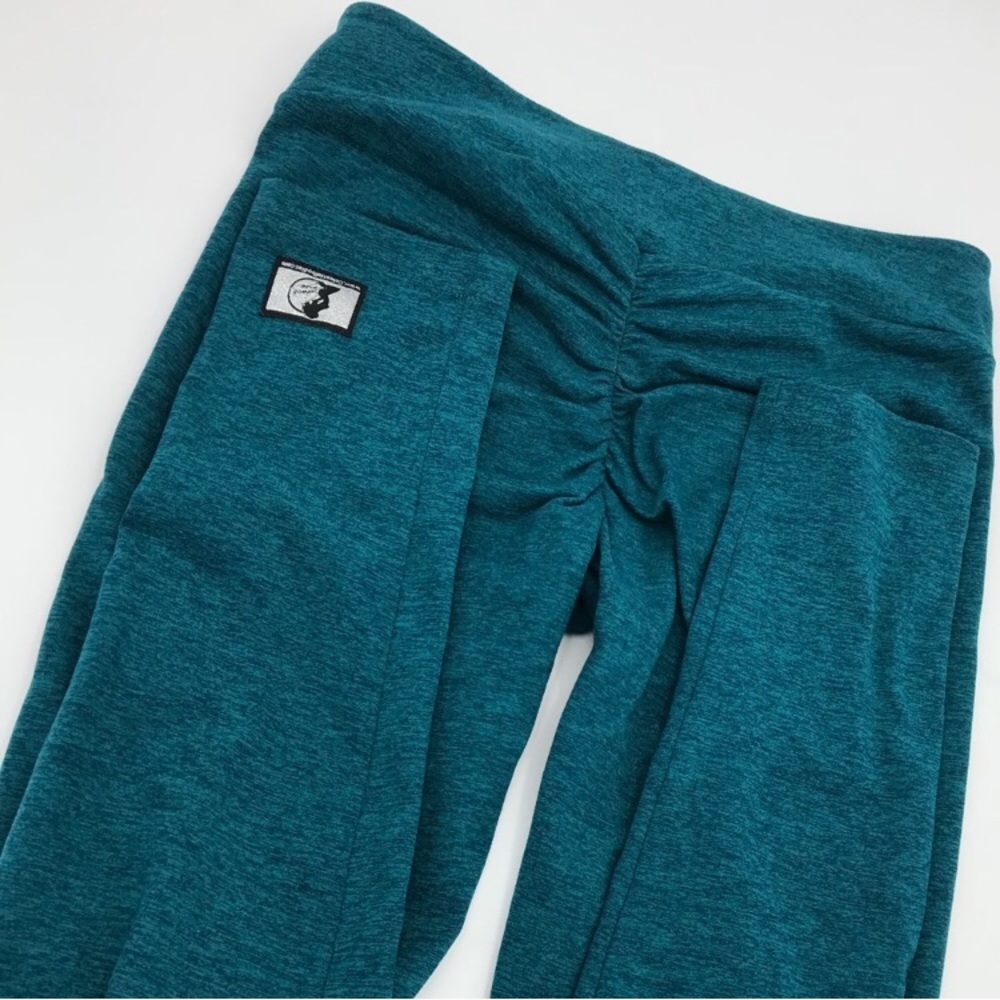 🔹🎉SOLD🔹🎉Celestial Bodiez V-Cut Peacock Legging